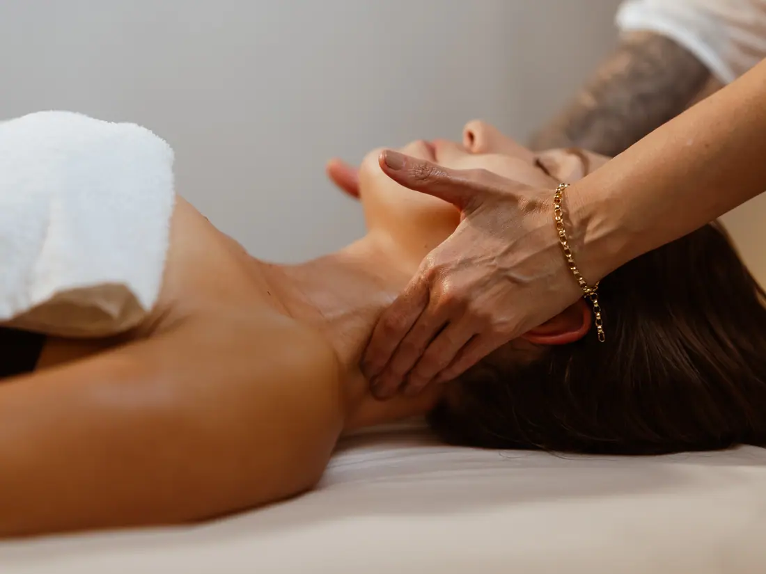 Fast Alívio, massagem de cabeça, pescoço e ombros